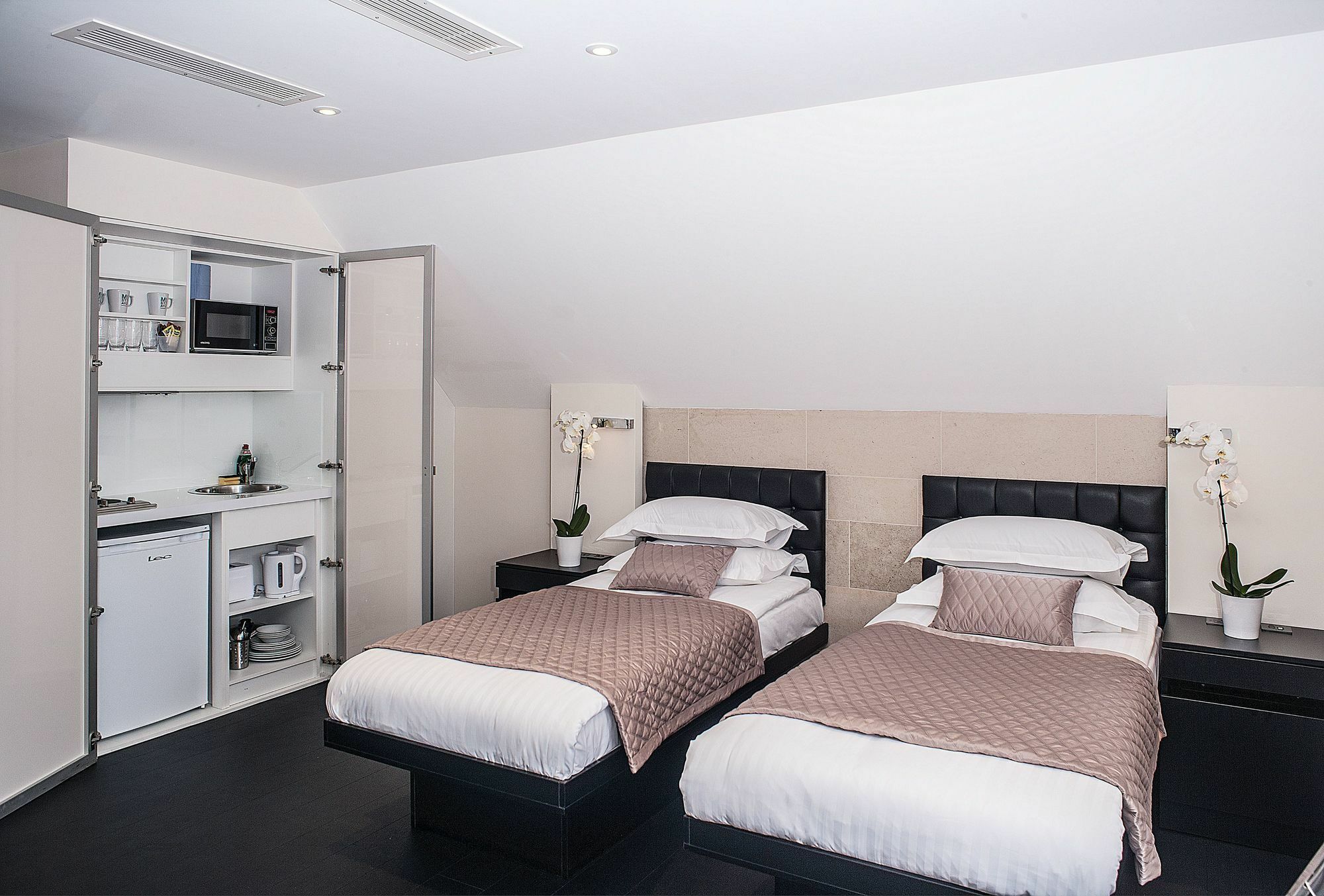Apart-hotel Nox Golders 4*